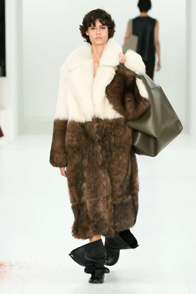 Look 24
